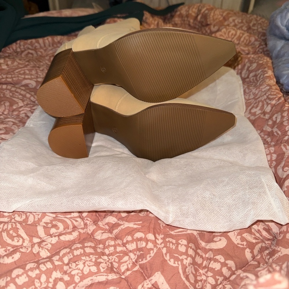 Elegant Tan Ankle Boots - Picture 6 of 7